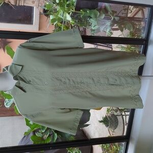 Cubavera Guayabera style button down shirt